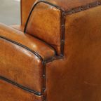 Schapenleren Art Deco Design Armchair Met Mooie Houten Details En Zwarte Biezen thumbnail 11