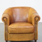 Karaktervolle, Charmante Vintage Schapenleren Clubfauteuil In Een Mooie Lichte Cognac Kleur thumbnail 7