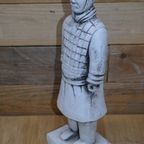 Wachter Terracotta Leger Armen Langs Zijn Zij thumbnail 7