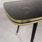 Vintage Salontafel Met Glazen Blad En Schuine Poten, Jaren 50 thumbnail 13