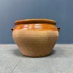 Okergele Geglazuurde Aardewerk Pot Uit Frankrijk thumbnail 2