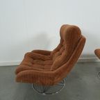 Draaifauteuil Met Bruine Ribstof En Hocker thumbnail 4