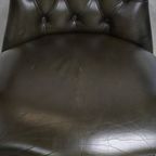 Tijdloze Groene Rundleren Chesterfield Bureaustoel In Engelse Stijl Op Wieltjes thumbnail 6