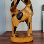 Houten Giraffes In Lieve Pose thumbnail 6