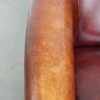 Charmante Rundleren Clubfauteuil In Engelse Stijl Met Een Vast Zitkussen En Een Prachtig Patina thumbnail 7