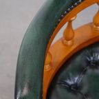 Groene Klassieke En Tijdloze Chesterfield Bureaustoel Gemaakt Van Rundleer Op Wieltjes thumbnail 8