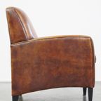 Comfortabele Vintage Schapenleren Design Armchair Met Een Stoere Look thumbnail 4