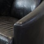 Zwarte Rundleren Fauteuil Met Een Mooie Vormgeving En Een Strak Design thumbnail 9