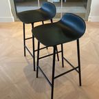 2 Zwarte Barkrukken Form Barstool Van Normann Copenhagen thumbnail 2