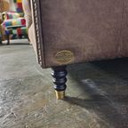 Clinton Chesterfield 3-Zits Bank – Bruin, Soft Leer thumbnail 2