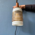 Mid Century Wandlamp Met Houten Wandplaat En Glazen Kap thumbnail 9