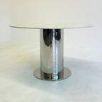 Italiaanse Eettafel Met Wit Marmeren Blad En Chromen Cilindervormige Voet thumbnail 13