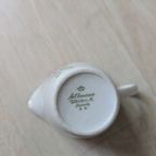 Thee Of Koffiepot, Melk En Suiker En Vijf Ontbijtbordjes thumbnail 3