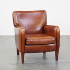 Comfortabele Armchair Gemaakt Van Schapenleer Met Een Mooie Afwerking En Prachtige Kleuren thumbnail 2
