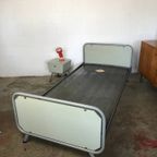 Vintage Bed In Bauhaus Stijl Met Nachtkastje In Mooi Grijs Blauw thumbnail 5