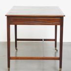 Geweldige Schrijftafel/ Bureau Op Wieltjes In Engelse Stijl Met Een Blauw Lederen Blad thumbnail 5