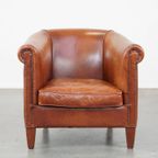Comfortabele Cognac-kleurige Engelse Rundleren Clubfauteuil Met Een Afwerking Met Siernagels thumbnail 3