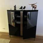 Zwart Glans Kabinet Kast Met Chroom Strip Met 4 Vakken En Deurtjes thumbnail 4