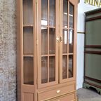 Vitrinekast In Zachte Perzikkleur En Goud thumbnail 4