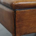 Luxe, Tijdloze Schapenleren Set Bestaande Uit 2 Fauteuils En Een Hocker In Art Deco Stijl thumbnail 18