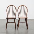 Set Van 2 Vintage Houten Spijlen Windsor Stoelen Uit De Jaren ’70 In Engelse Stijl thumbnail 3