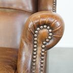 Subtiele En Comfortabele, Cognac-Kleurige Schapenleren Oorfauteuil In Engelse Stijl thumbnail 13