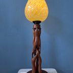 Handgesneden Houten Tafellamp Met Art Deco Stijl Kap thumbnail 3