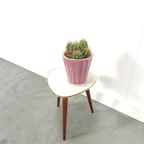 Bijzettafel Met Licht Grijs Formica Blad En Houten Poten Nr. 14 Plantentafel thumbnail 5