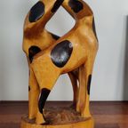 Houten Giraffes In Lieve Pose thumbnail 2