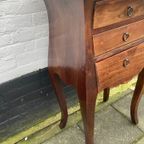 Teak Tafeltje Met Gebogen Poten En 3 Lades, 80 Cm Hoog thumbnail 2