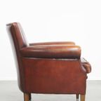 Vintage Karaktervolle Fauteuil Gemaakt Van Schapenleer Met Een Prachtige Warme Kleurstelling thumbnail 4