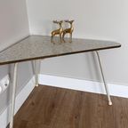 Driehoek Formica Tafel. Vintage Bijzettafel Grijs Gemêleerd thumbnail 8