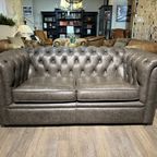 Stoere Vintage Chesterfield 2 Zits Bank Vintage Grijs / Taupe thumbnail 2