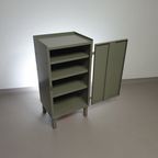 Prachtig Werkplaatskastje. Grijs Metaal Lockertje. Industrial Small Sideboard thumbnail 12