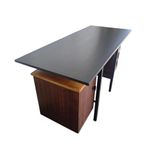 Vintage Houten Bureau Met Zwevend Blad En Zwart Frame thumbnail 4