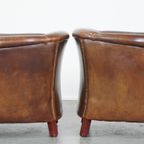 Set Van 2 Tijdloze En Stoere Cognac-kleurige Schapenleren Clubfauteuils Met Een Correcte Afwerkin thumbnail 9