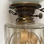 Prachtige Antieke Staande Engelse Olielamp, 71 Cm Hoog, Wit Glas - Reliving thumbnail 11