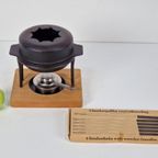 Vintage Fondueset Kosta Boda Shop Gietijzer Hout Zweden '60 thumbnail 10