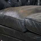 Comfortabele Zwarte Rundleren Chesterfield 2.5 Zits Bank In Engelse Stijl thumbnail 13
