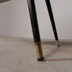 Vintage Salontafel Met Glazen Blad En Schuine Poten, Jaren 50 thumbnail 17