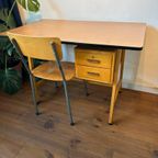 Vintage Houten Bureau Met Formica Tafelblad En Lades thumbnail 7