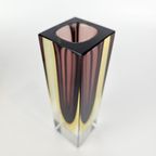 Vintage Glazen Vaas, Facet Geslepen, Rechthoekig. Roze, Geel En Kleurloos Murano Glas. Sommerso Vaas thumbnail 2