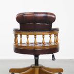 Bruine Klassieke In Hoogte Verstelbare Rundleren En Houten Chesterfield Bureaustoel Op Wieltjes thumbnail 5