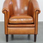 Zeer Comfortabele Cognac Kleurige Clubfauteuil Gemaakt Van Schapenleer En Strak Afgewerkt Met Zwa thumbnail 3