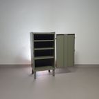 Prachtig Werkplaatskastje. Grijs Metaal Lockertje. Industrial Small Sideboard thumbnail 3