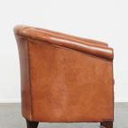In Een Goede Staat Verkerende Rundleren Engelse Stijl Clubfauteuil In Een Lichte Cognac Kleur thumbnail 4