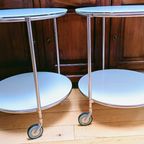 Set Van 2 Verrijdbare Ikea Rvs Met Wit Melk Glas Ronde Bijzet Tafeltjes thumbnail 2