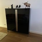 Zwart Glans Kabinet Kast Met Chroom Strip Met 4 Vakken En Deurtjes thumbnail 2