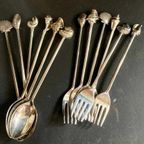 Set Van 6 Verzilverde Lepeltjes En 6 Vorkjes Met Schelpdecoraties Prijs/set thumbnail 2