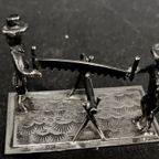 Echt Zilveren Miniatuur Van Twee Zagende Mannen Met Hoed, Merk Niekerk thumbnail 4